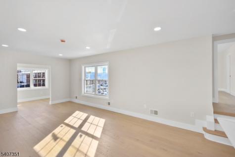715 Stuyvesant Avenue Lyndhurst NJ 07071