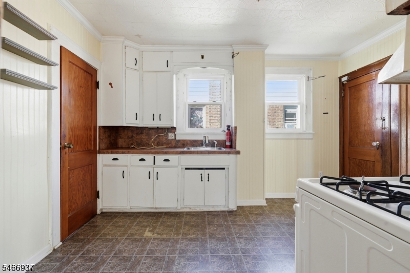 428 E 4th Avenue Roselle NJ 07203
