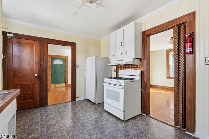 428 E 4th Avenue Roselle NJ 07203