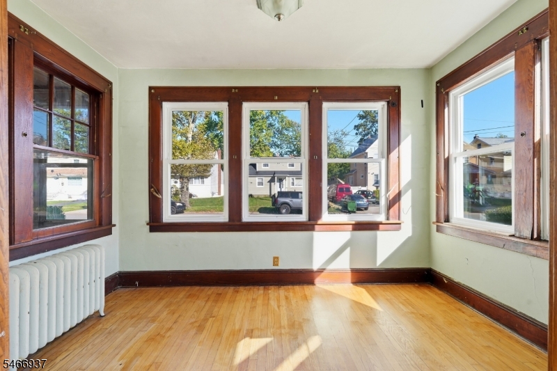 428 E 4th Avenue Roselle NJ 07203