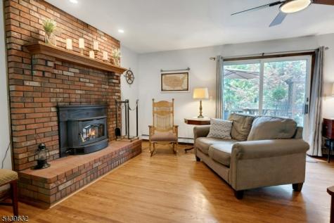 20 Lark Lane Jefferson NJ 07438