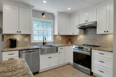20 Lark Lane Jefferson NJ 07438