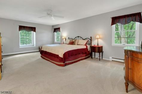 20 Lark Lane Jefferson NJ 07438