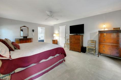 20 Lark Lane Jefferson NJ 07438