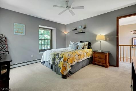 20 Lark Lane Jefferson NJ 07438