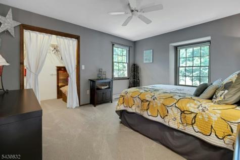 20 Lark Lane Jefferson NJ 07438