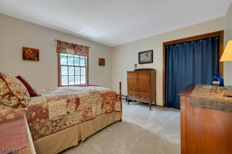 20 Lark Lane Jefferson NJ 07438