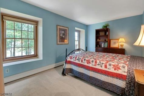 20 Lark Lane Jefferson NJ 07438