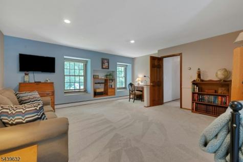 20 Lark Lane Jefferson NJ 07438