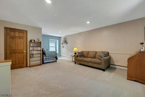 20 Lark Lane Jefferson NJ 07438