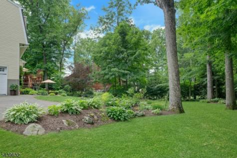 20 Lark Lane Jefferson NJ 07438
