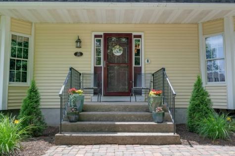 20 Lark Lane Jefferson NJ 07438