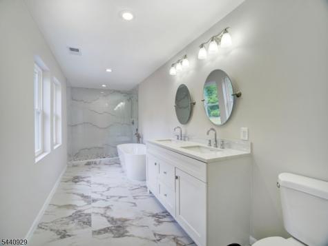 8 Britton Road Delaware NJ 08559