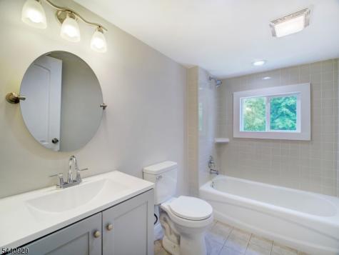 8 Britton Road Delaware NJ 08559