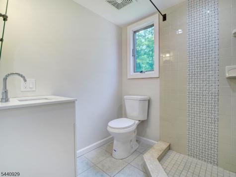 8 Britton Road Delaware NJ 08559