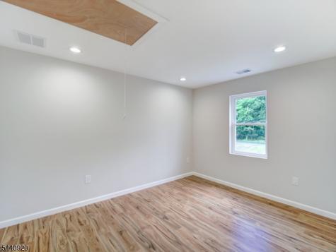 8 Britton Road Delaware NJ 08559