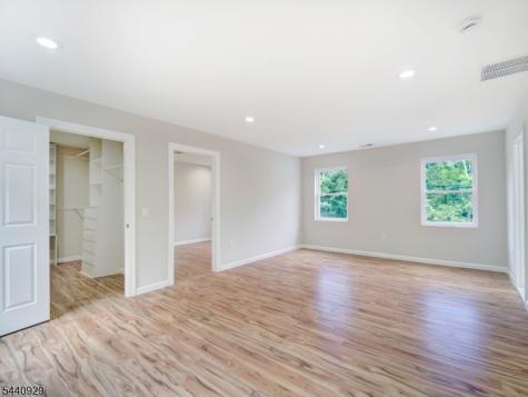 8 Britton Road Delaware NJ 08559