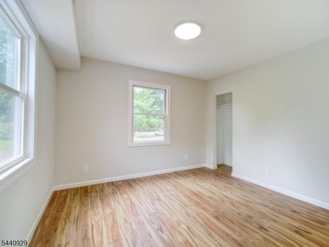 8 Britton Road Delaware NJ 08559