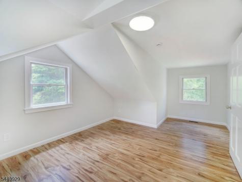 8 Britton Road Delaware NJ 08559