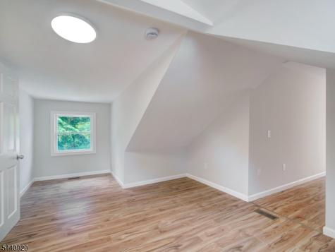 8 Britton Road Delaware NJ 08559