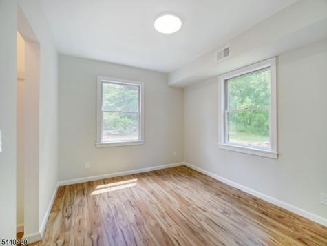 8 Britton Road Delaware NJ 08559