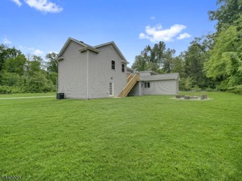 8 Britton Road Delaware NJ 08559