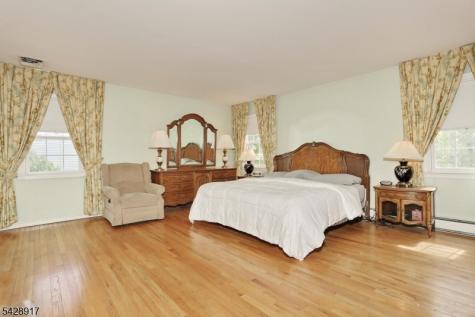 544 Hague Court Oradell NJ 07649