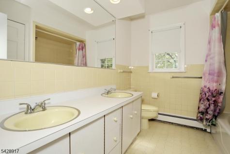 544 Hague Court Oradell NJ 07649