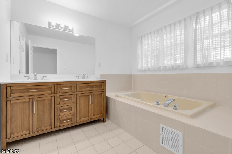 4 Leigh Road Hillsborough NJ 08844