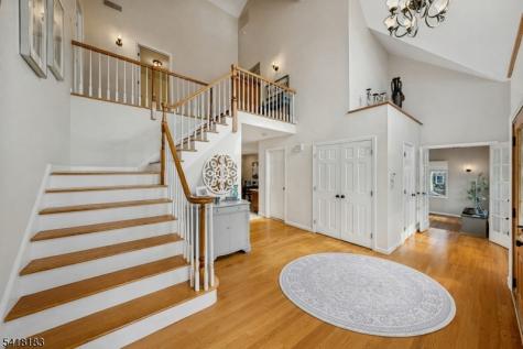 1 Laurel Court Oakland NJ 07436