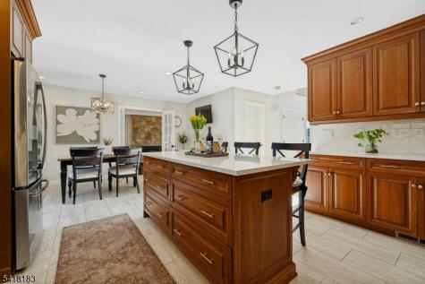 1 Laurel Court Oakland NJ 07436