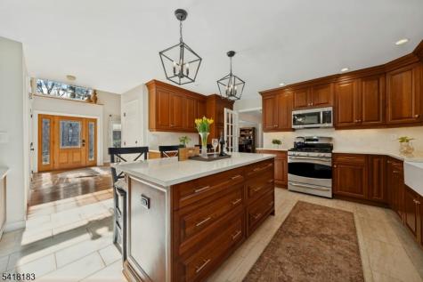 1 Laurel Court Oakland NJ 07436