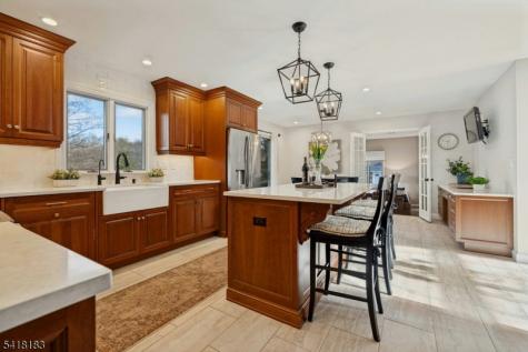 1 Laurel Court Oakland NJ 07436