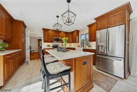 1 Laurel Court Oakland NJ 07436