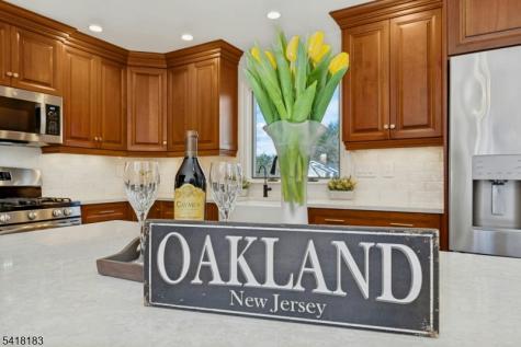 1 Laurel Court Oakland NJ 07436