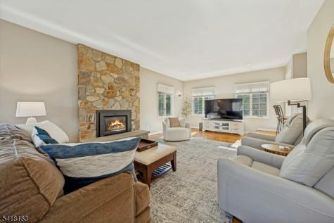 1 Laurel Court Oakland NJ 07436