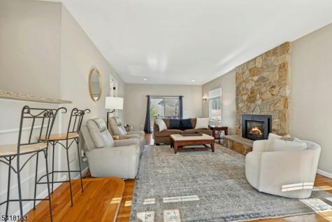 1 Laurel Court Oakland NJ 07436