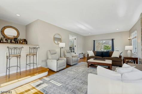 1 Laurel Court Oakland NJ 07436