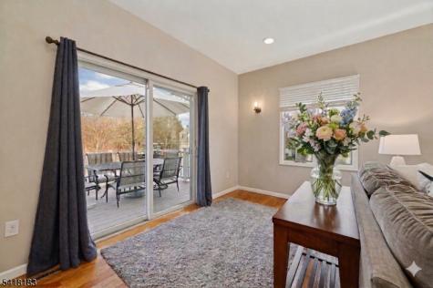 1 Laurel Court Oakland NJ 07436