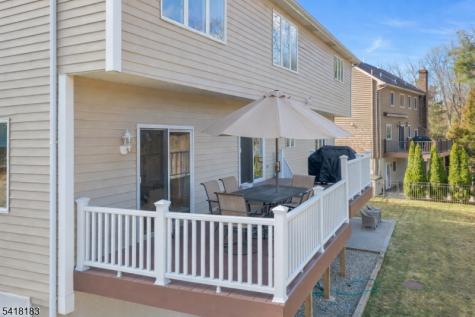 1 Laurel Court Oakland NJ 07436