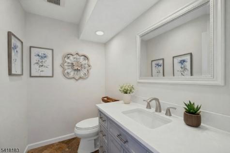 1 Laurel Court Oakland NJ 07436