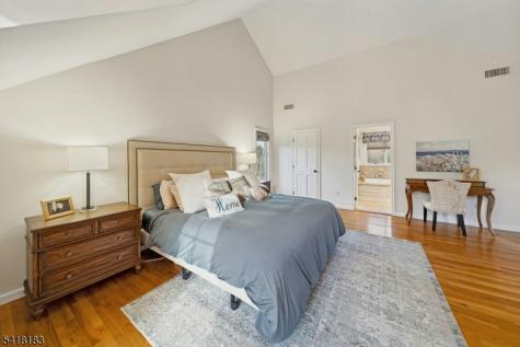 1 Laurel Court Oakland NJ 07436