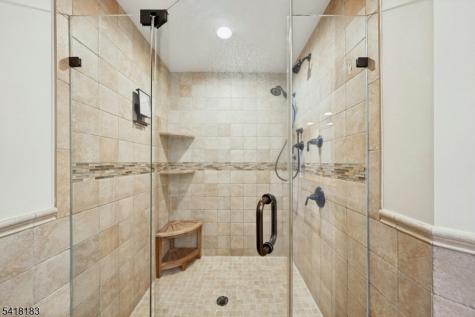 1 Laurel Court Oakland NJ 07436