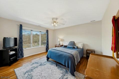 1 Laurel Court Oakland NJ 07436
