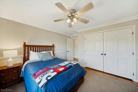 1 Laurel Court Oakland NJ 07436