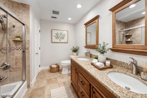 1 Laurel Court Oakland NJ 07436