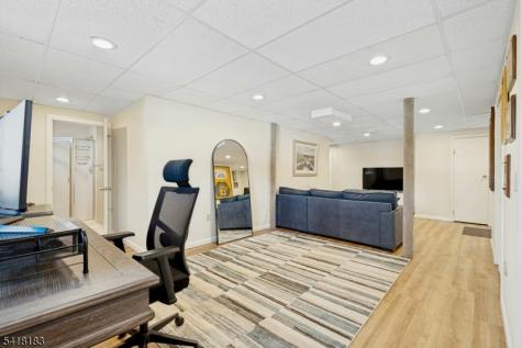 1 Laurel Court Oakland NJ 07436