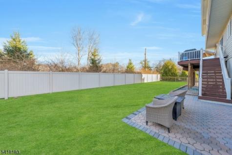 1 Laurel Court Oakland NJ 07436