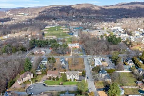 1 Laurel Court Oakland NJ 07436