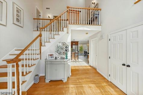 1 Laurel Court Oakland NJ 07436